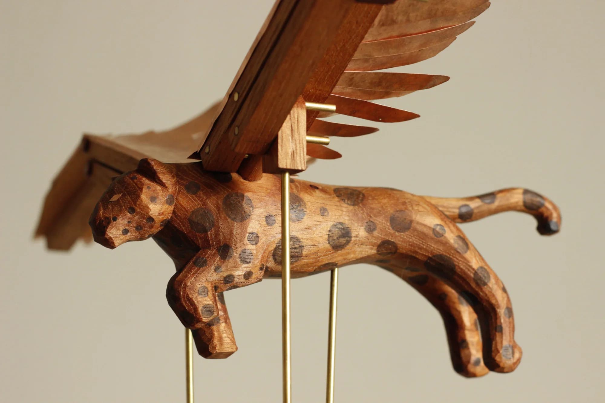 Peça entalhada — Onça Caetana